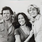 VINTAGE DUKES OF HAZZARD 9x7 BLACK AND WHITE PUBLICITY PHOTO - DAISY, LUKE &  BO — photo 3