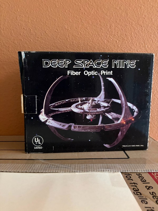 VINTAGE DEEP SPACE NINE FIBER OPTIC PRINT IN BOX