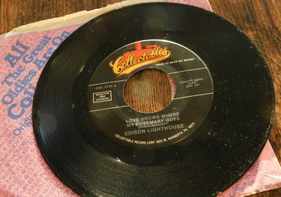 EDISON LIGHTHOUSE LOVE GROWS WHERE MY ROSEMARY GOES / NO ARMS  45 RPM RECORD 050