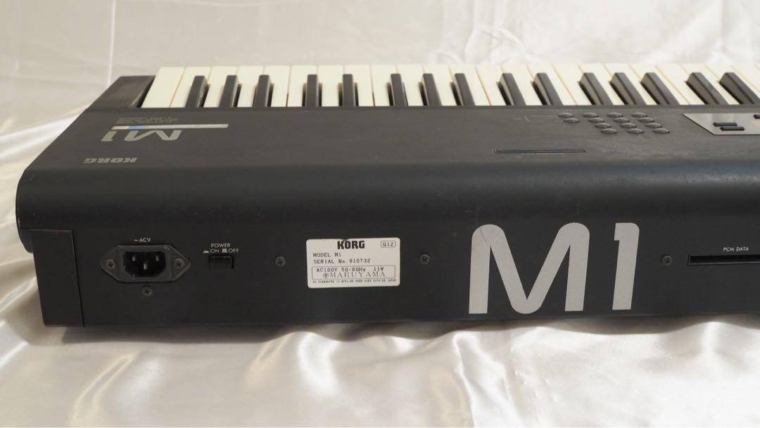 Korg M1 61-Keys Keyboard Synthesizer Music Workstation Black