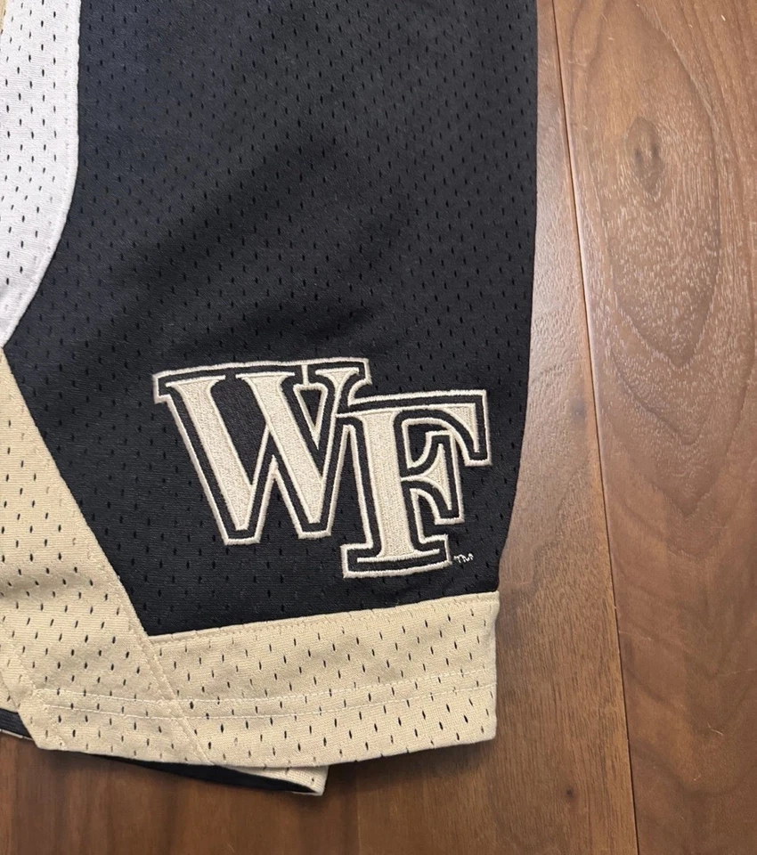 Pantalones Cortos de Baloncesto Nike Auténticos Etiquetados Wake Forest Demon Deacons Foto 3 de 4
