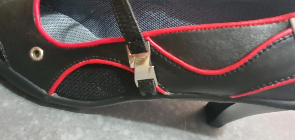 Miss ME 鞋码 9-9.5 黑白红色口音跑道外观带匹配 — 第 3/4 张图片