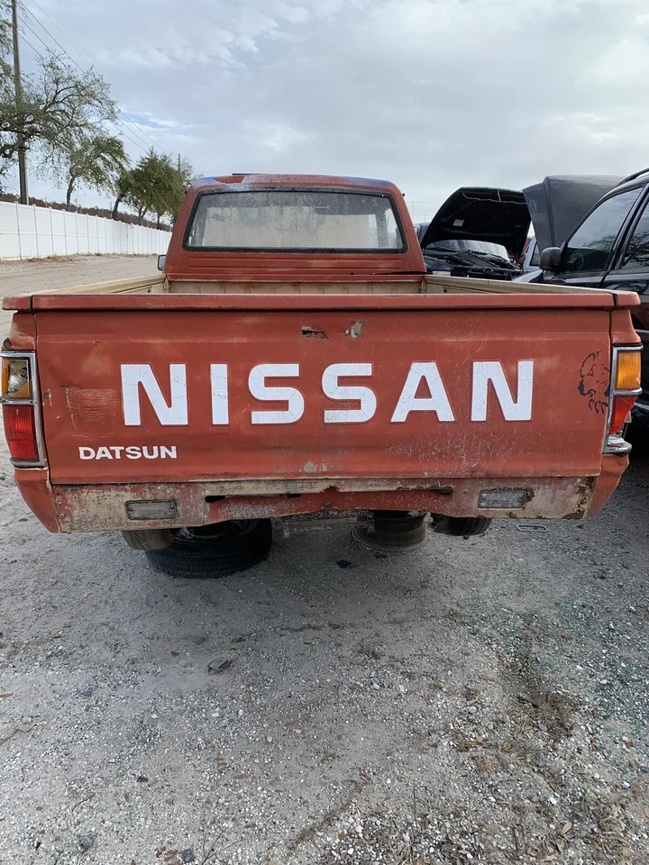 Lámpara de luz de reversa parachoques trasero para camioneta Nissan Datsun 720 1980-85 OEM IKI OE Foto 4 de 4