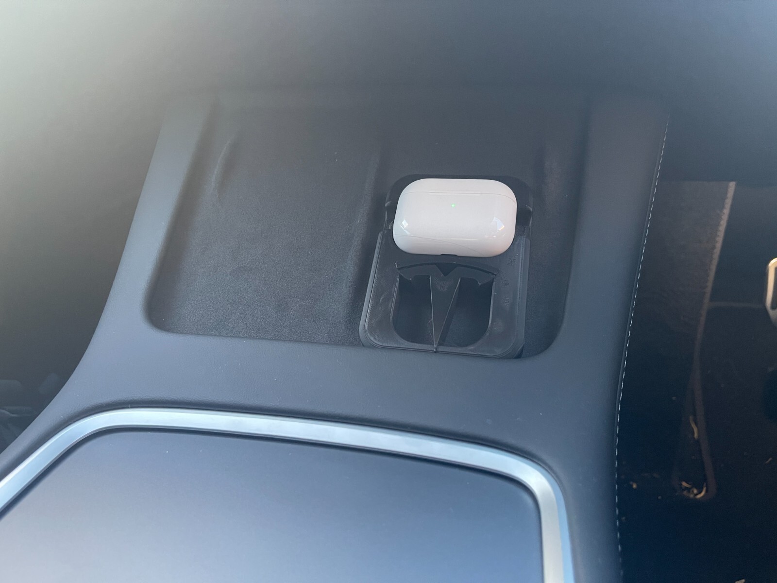 Tesla Model  3  Y 2021 model Airpods Pro V1 V2 Holder Stand for Wireless Charger