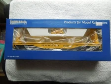 NEW IN BOX INDUSTRIAL O-27 GUAGE PENNSYLVANIA BULKHEAD FLAT CAR  WITH STAKES
