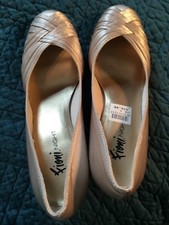 Fioni Night - Ladies Champagne Satin Pumps - Pre-owned - Size 6