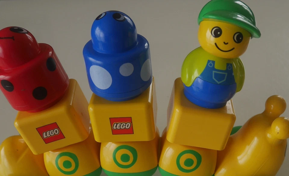 DIE SUPERSÜSSE Lego DUPLO PRIMO RAUPE mit  Männchen und Rasselsteinen - Bild 3 von 4