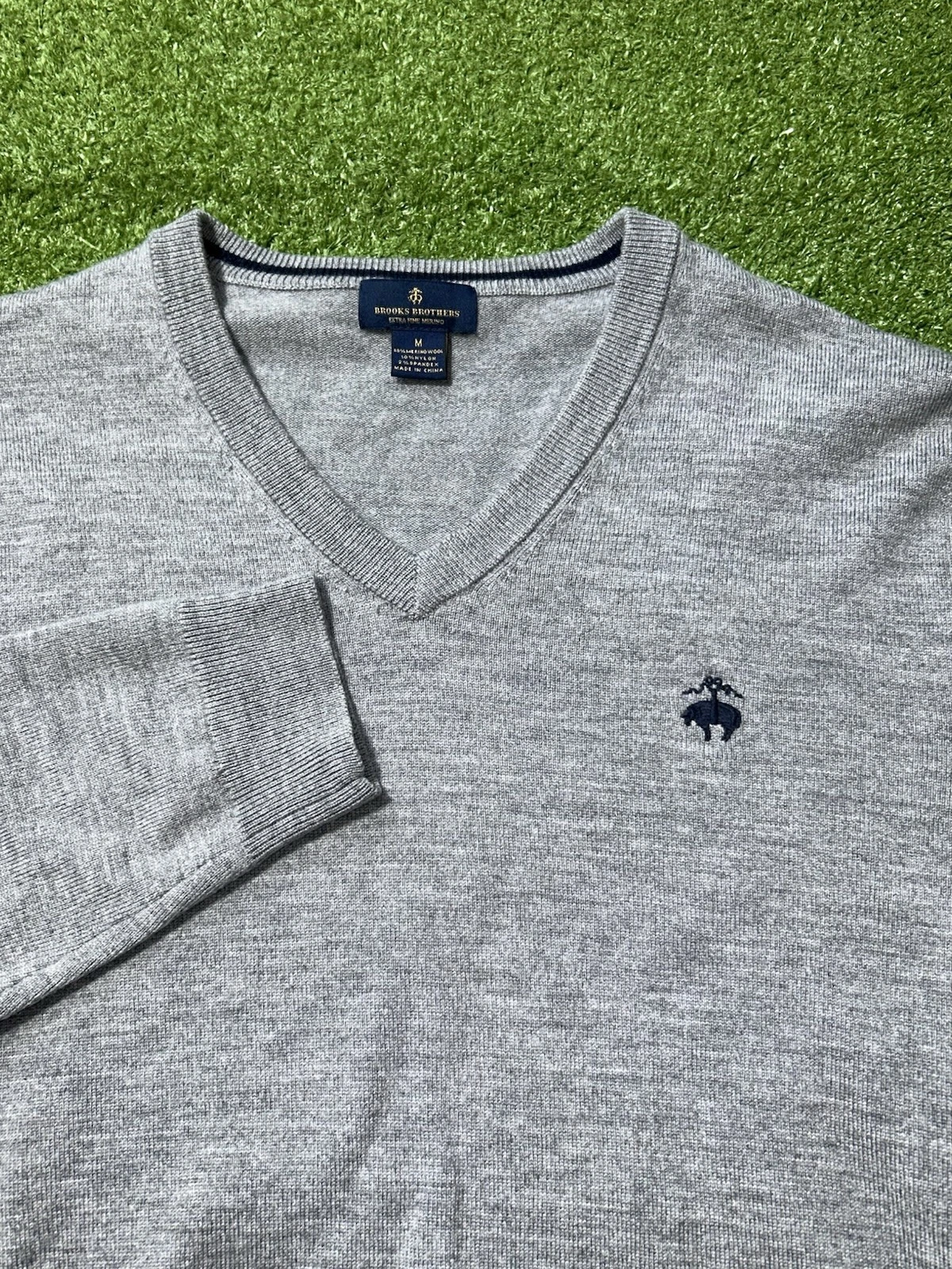Brooks Brothers Sweater V Neck Merino Wool Blend Pullover Gray Sheep Mens Medium
Opens in a new wind