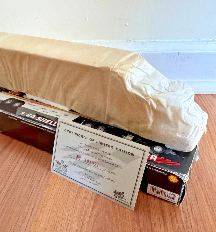 Corgi Classics 1:64th SHELL Collectable Racing Transporter NIB Motorsport Rahal - Image 2 of 4