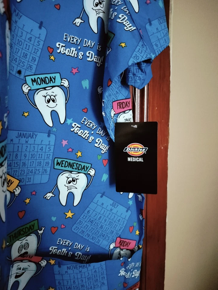 Scrub Top  5xl  Dental / Medical With Pockets NWT - Image 3 of 4