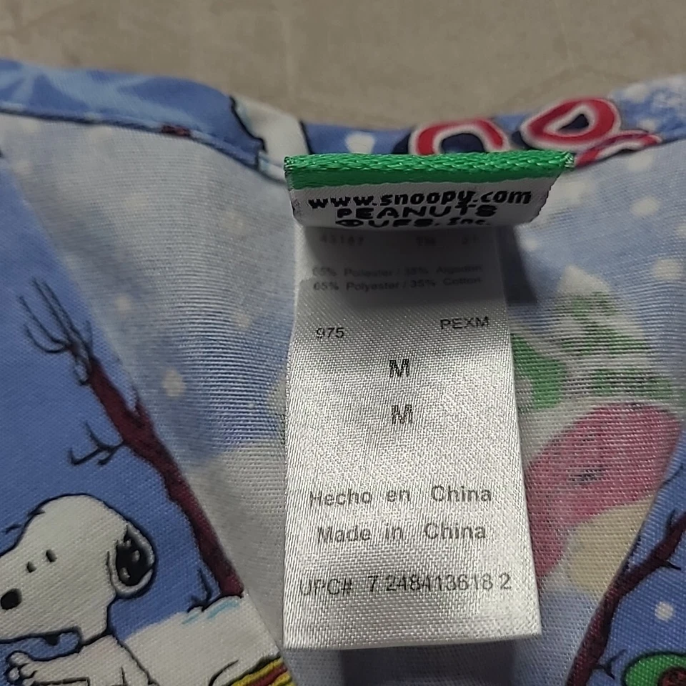 Camisa Médica Peanuts Snoopy I Want A Dog For Christmas Charlie Brown Foto 4 de 4