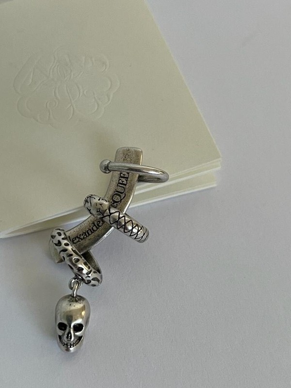 Alexander McQueen Ear Cuff. Authentic. Unisex. Excellent Condition. Alexander McQueen Ear Cuff. Authentic. Unisex. Excellent Condition.