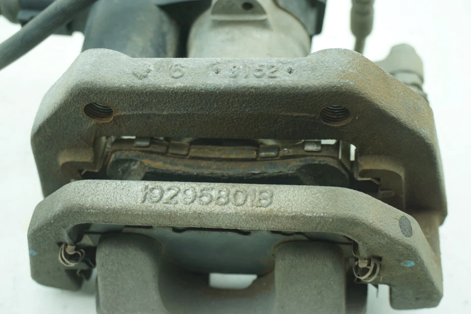 Pinza de freno para pasajero trasero derecho Honda Odyssey 2018-2022 montaje de freno eléctrico OEM Foto 2 de 4