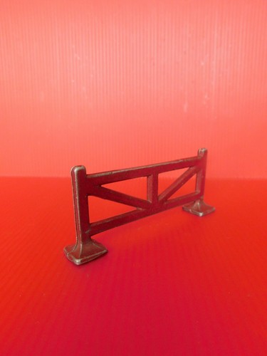 Quiralu / The Circus or Farm, Accessory: Rare Red Barrier - Picture 2 of 6