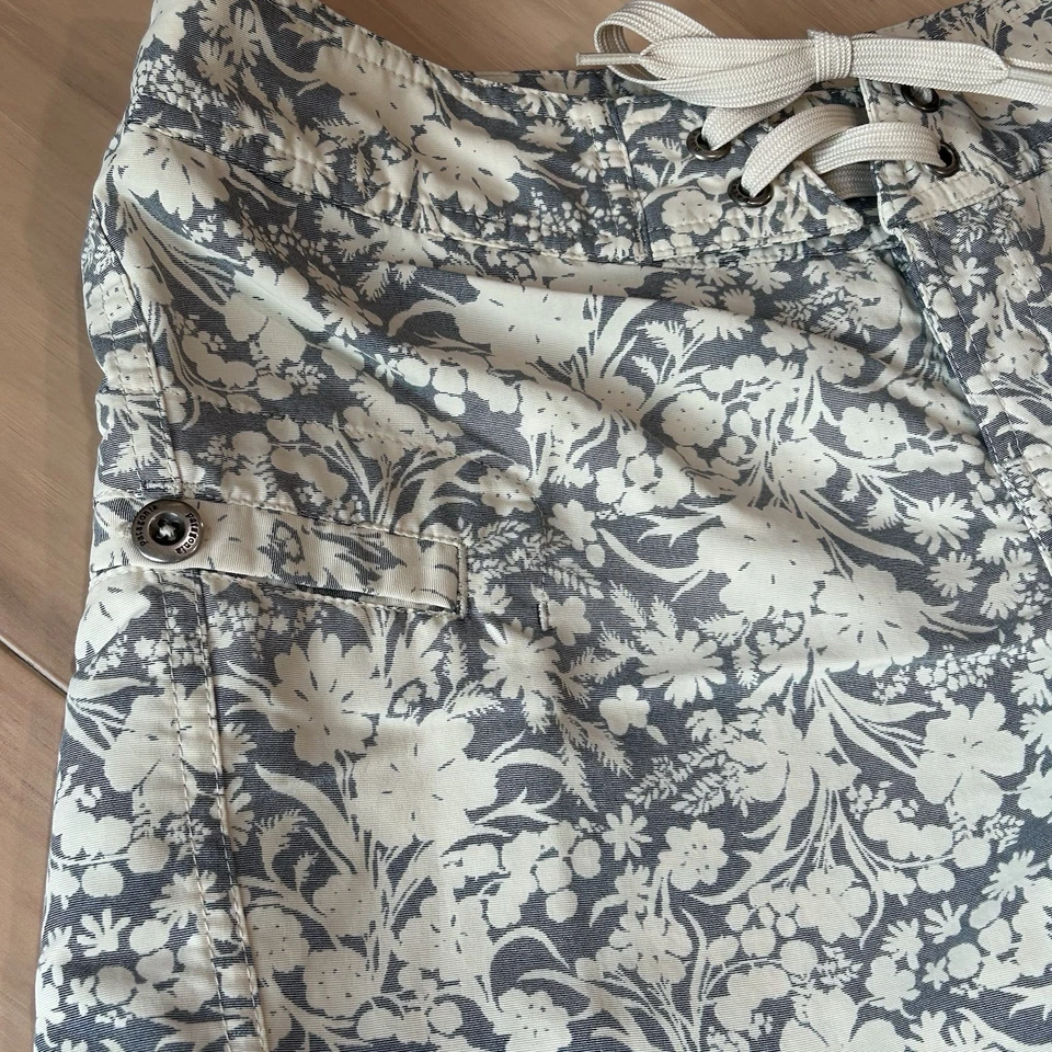 Pantalones cortos de tabla hawaianos Patagonia Wavefarer 4" entrepierna para mujer 4 Foto 3 de 4