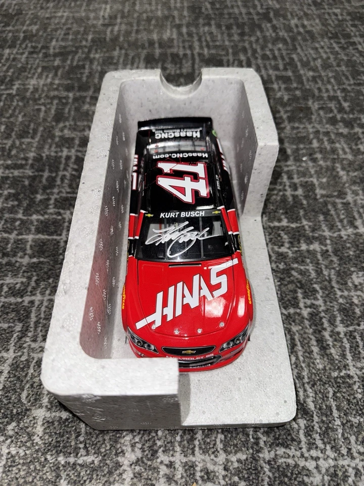 NÚMERO DE PUERTA 2015 Kurt Busch #41 Haas CNC 1:24 Elite Diecast Autografiado PUERTA DIN Foto 3 de 4