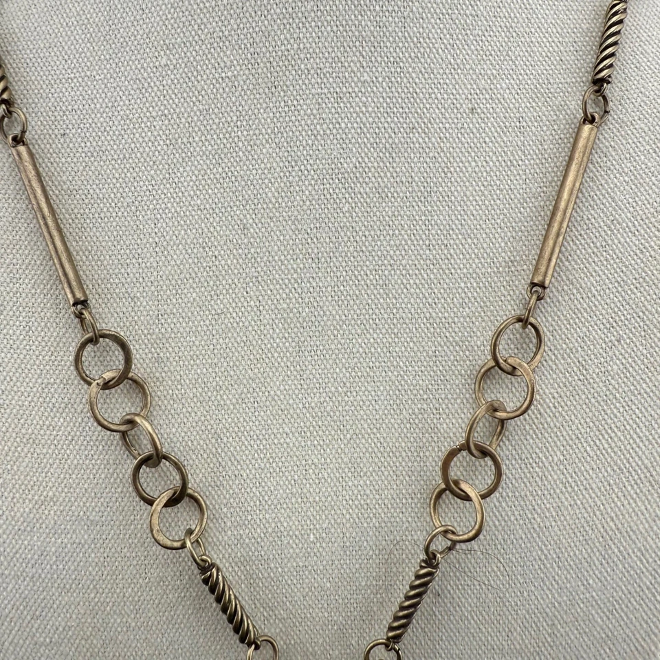 Collar colgante largo tono dorado Chico's borla cadena eslabón declaración Foto 3 de 4