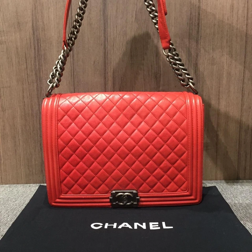AUTÉNTICO Bolso Chanel Grande Acolchado Niño Piel de Cordero ROJO Foto 2 de 4