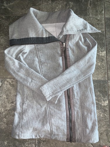 Sudadera Lululemon Gris Cuello Embudo Cremallera Completa Chaqueta Asimétrica Talla 8 - Imagen 3 de 11