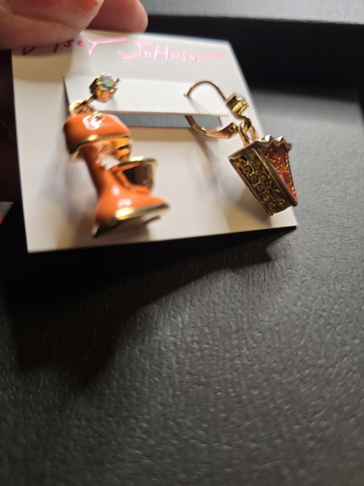 Betsey Johnson Gold Orange Stand Mixer Pumpkin Pie Slice Baby Cakes