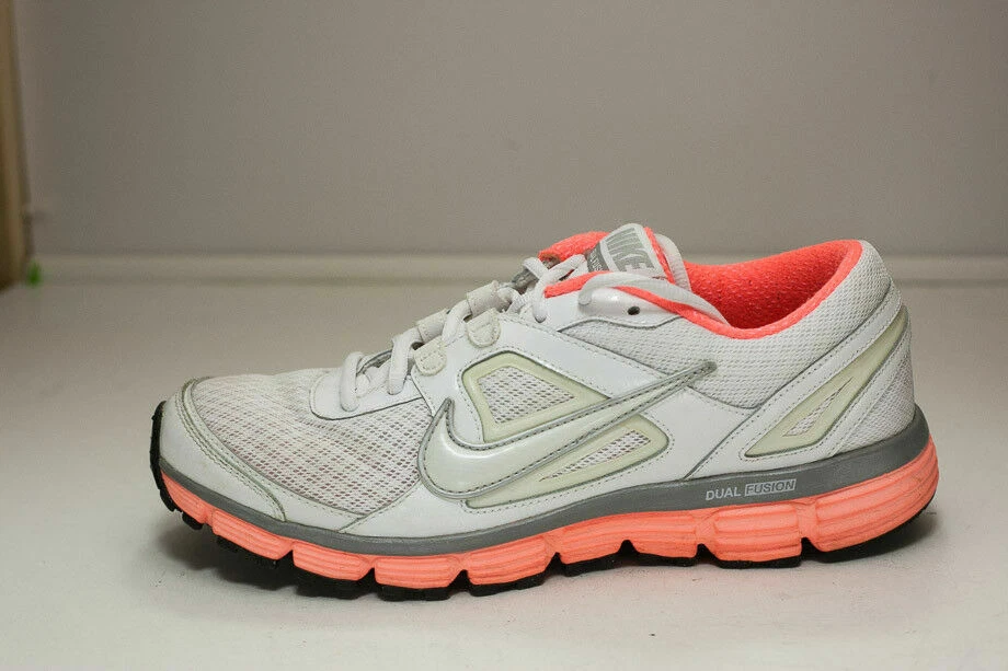 Nike stability hotsell running shoes womens