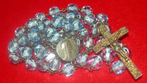Pendentif croix TOPAZE BLEUE à facettes en argent sterling
