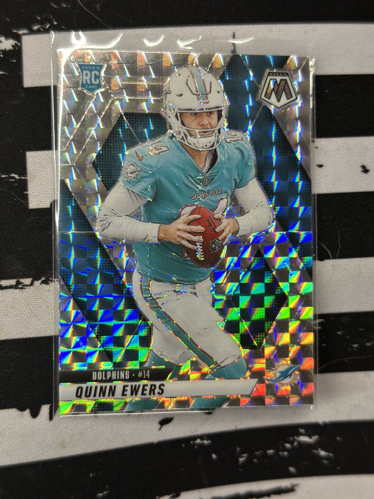 2025 Panini Mosaic Quinn Ewers Silver Mosaic #308 Miami Dolphins RC