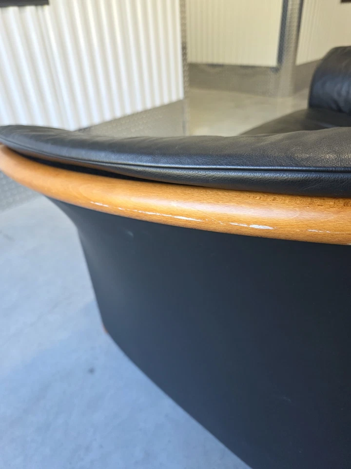 Ekornes Stressless ‘Manhattan’ Leather Loveseat Norway Living Room Furniture - Image 3 of 4