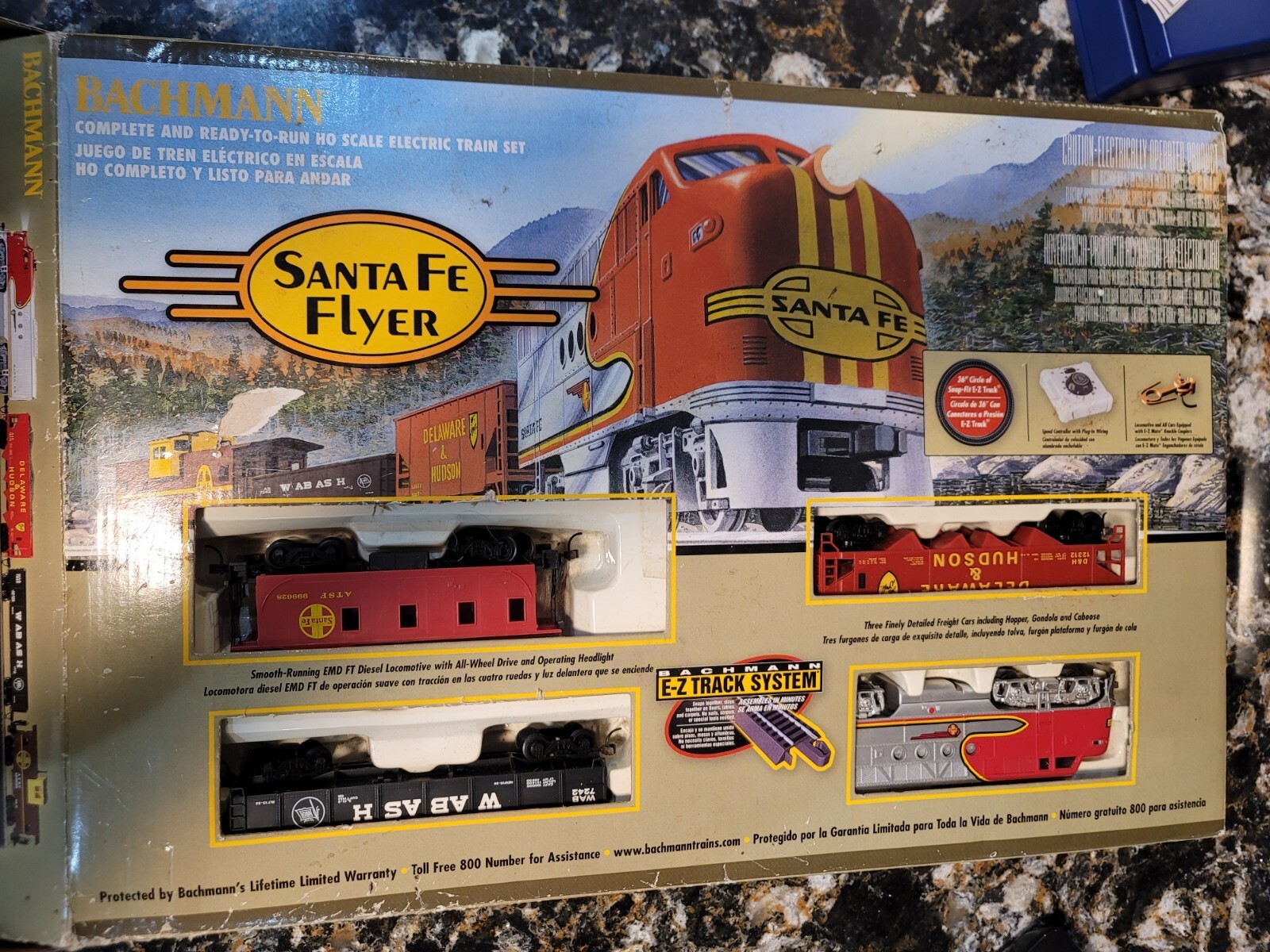 Bachmann HO Santa FE Flyer with EZ 
