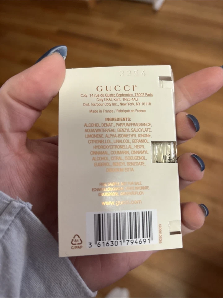 Gucci Guilty Eau de Parfum Intense Por Femme Muestra Spray 0,05 oz, 1,5 ml Foto 3 de 3