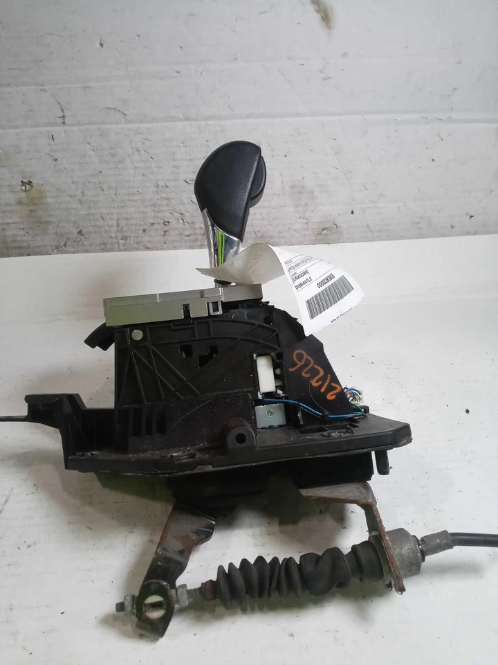 Conjunto de palanca de cambios Subaru Legacy 2015 transmisión automática - negro 97 k millas Foto 2 de 4