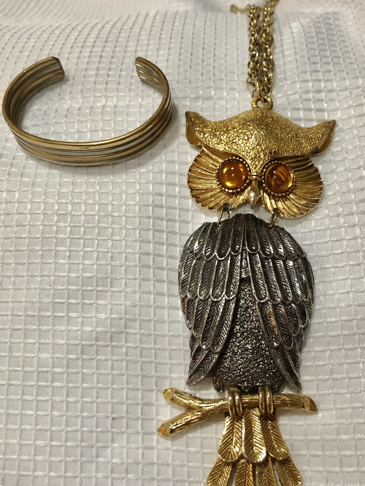 statement piece features large chain in gold tone… - image 1