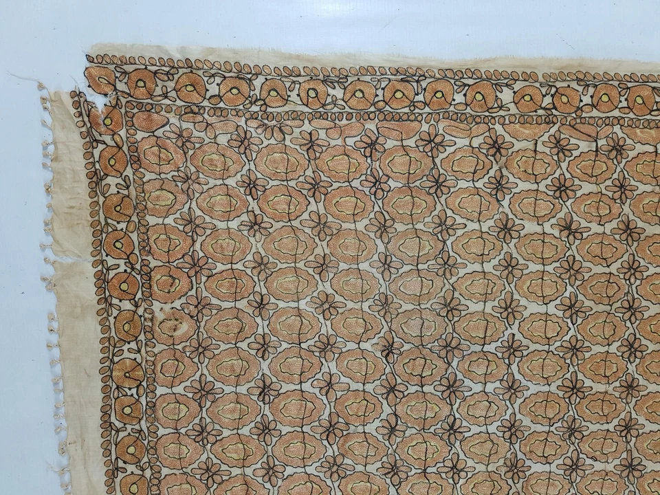 Toalha de mesa antiga de algodão bordada de seda 46x45 polegadas - Imagem 3 de 4