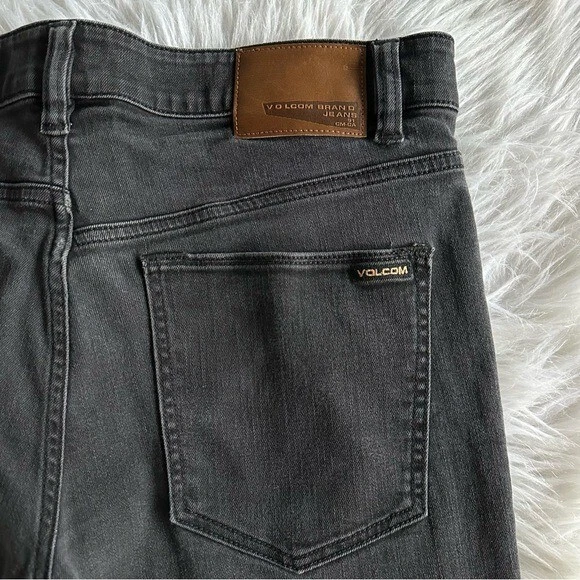 Volcom Jeans Pants Grey Black Wash Denim Solver Modern Fit Straight Mens Size 31 - Image 3 of 4