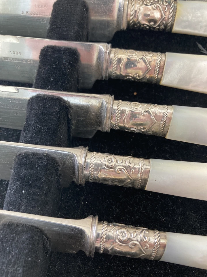 Cuchillos de cena vintage con mango de banda esterlina y fregona con caja formada Russel 1834 Foto 3 de 4