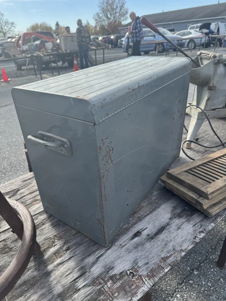 Armario de herramientas artesano de metal grande usado con diez cajones Foto 2 de 4