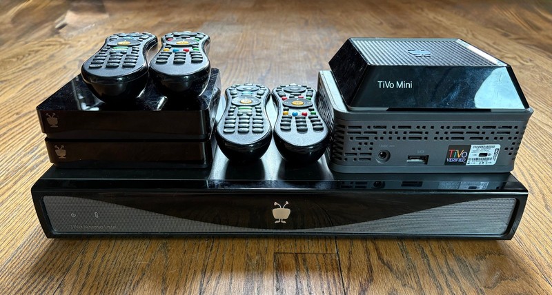 Tivo Roamio Plus with Lifetime, WD DVR Expander, 3 x Mini
