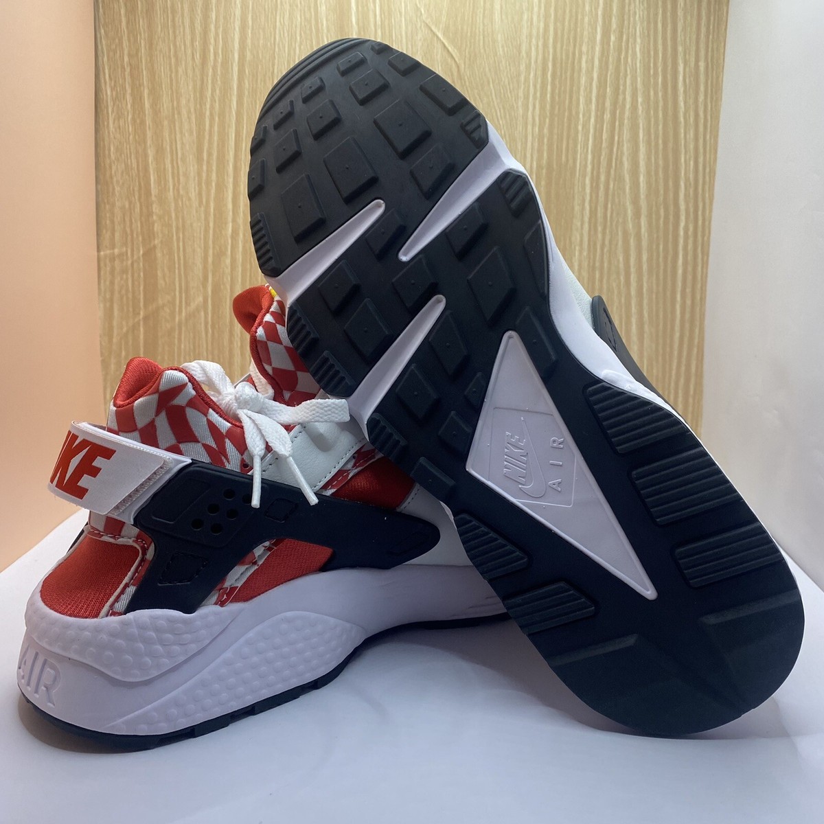 New Nike Air Huarache Premium QS Liverpool FC White DN5080  display picture 2