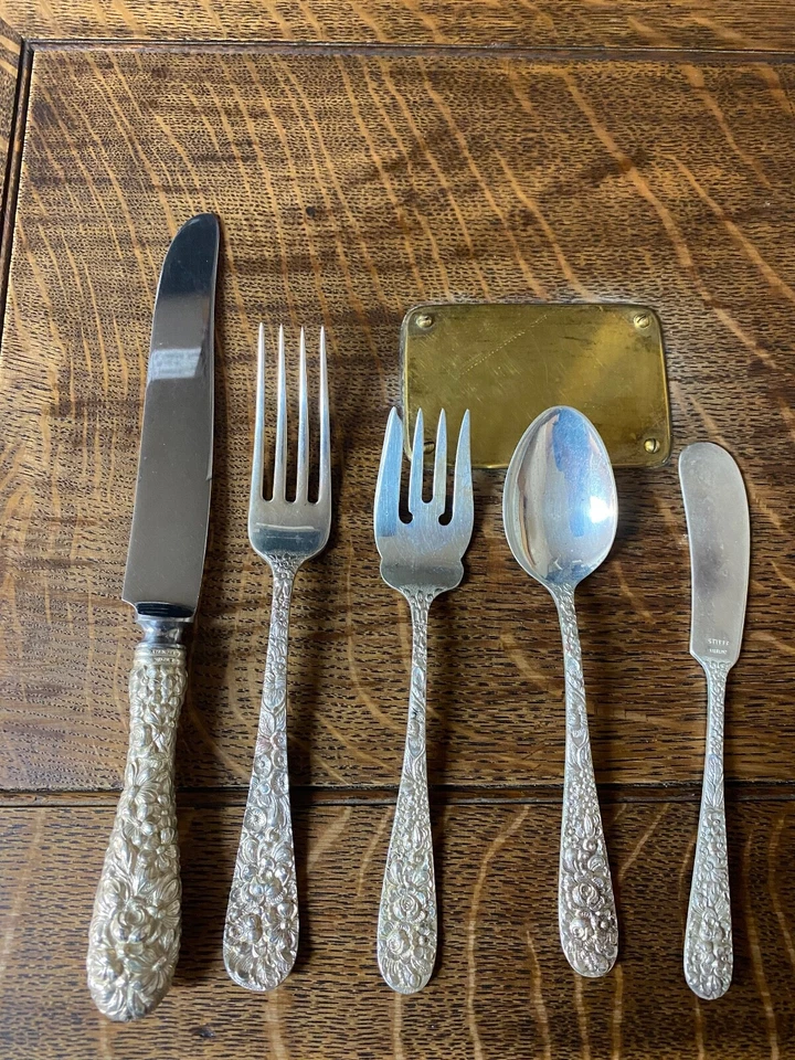 JUEGO DE CUBIERTOS STIEFF ROSE PLATA ESTERLINA PARA 8 POR 5 CON 7 SERVIDORES GRAN JUEGO Foto 2 de 4