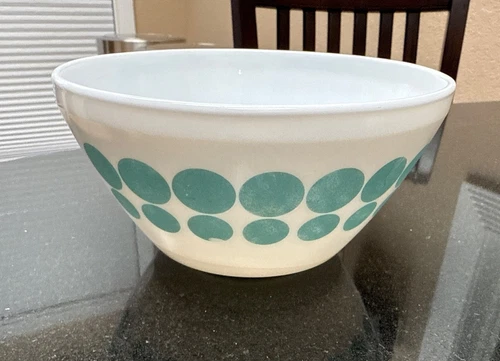Pyrex VINTAGE CHARM Teal Dots 6C/1.4L Milk Glass Mixing Bowl