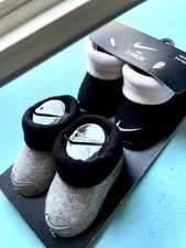 Nike Baby 2Pk Grey Black Ankle Cotton Swoosh Logo Booties NWT Sock Set Sz 0-6 MO