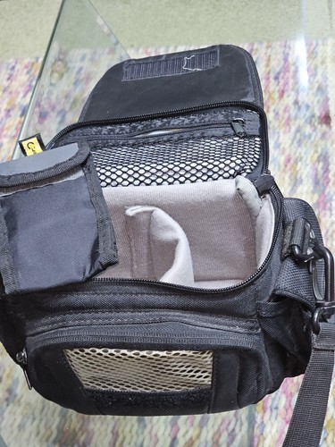 Lowepro Edit 110 Bag Camera Camcorder Case With panasonic Lumix DE 994 Charger - Picture 5 of 18