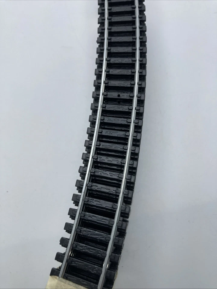 LIFE-LIKE HO Scale Track Lot - Curved/R18"-/ 12Piece Lot - Image 2 of 4