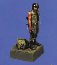 1/35 Vietnam War US Tank Crew Figure – Resin Soldier with Helmet & Ammo Box