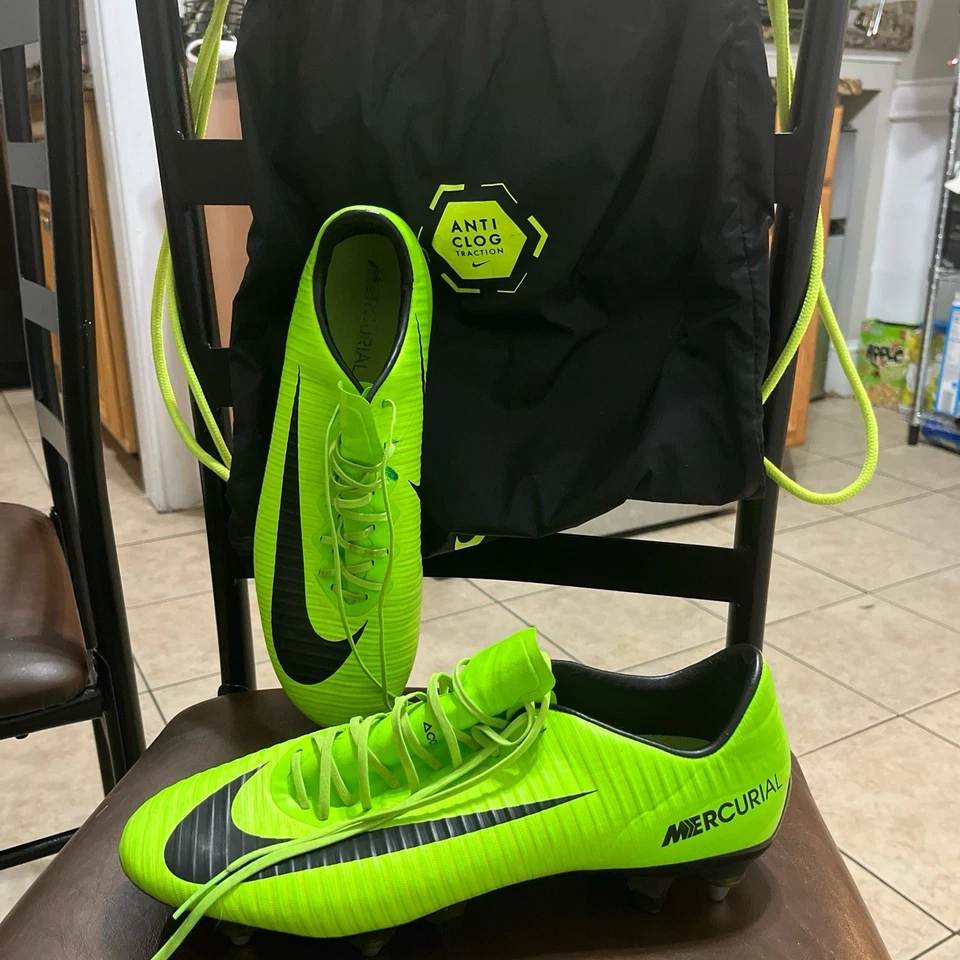 Nike Mercurial Vapor 11 electric green SG-pro anti-clog soccer cleats. Size 10 M - Image 2 of 4