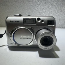 Fuji FinePix A210 Silver 3.2 Megapixel Digital Camera + Memory Card - TESTED
