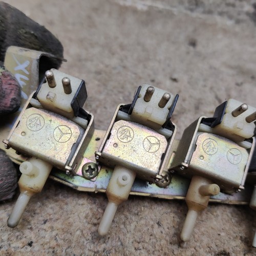 Mercedes Air Conditioning Vacuum Climate Control Solenoid Valves W126 W124 W123 - Picture 3 of 3