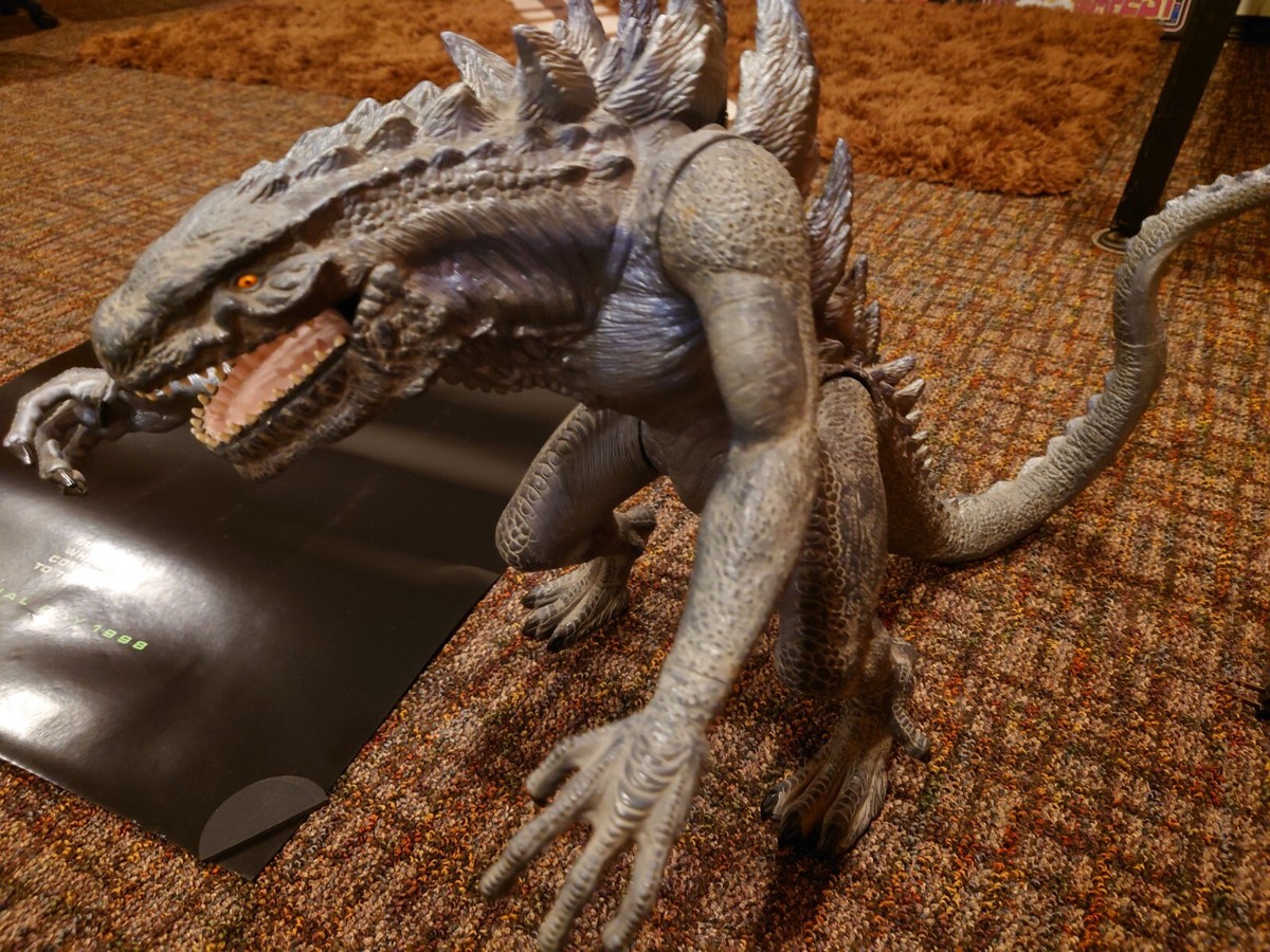 Trendmasters 1998 Ultimate Godzilla Electronic Figure + Theatrical