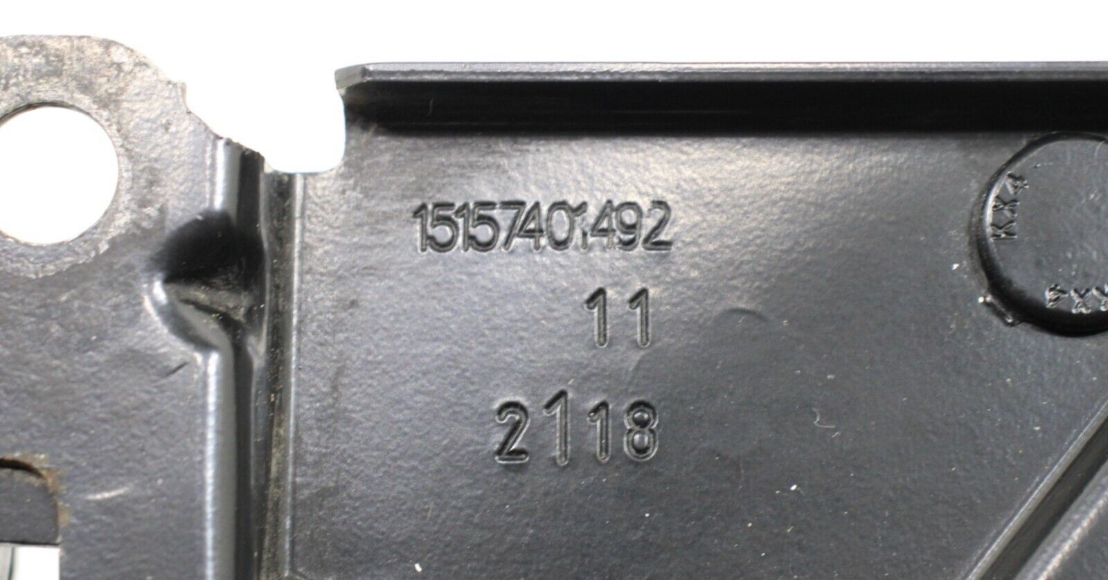2017 - 2020 MASERATI LEVANTE AIR RIDE SUSPENSION COMPRESSOR BRACKET PLATE OEM