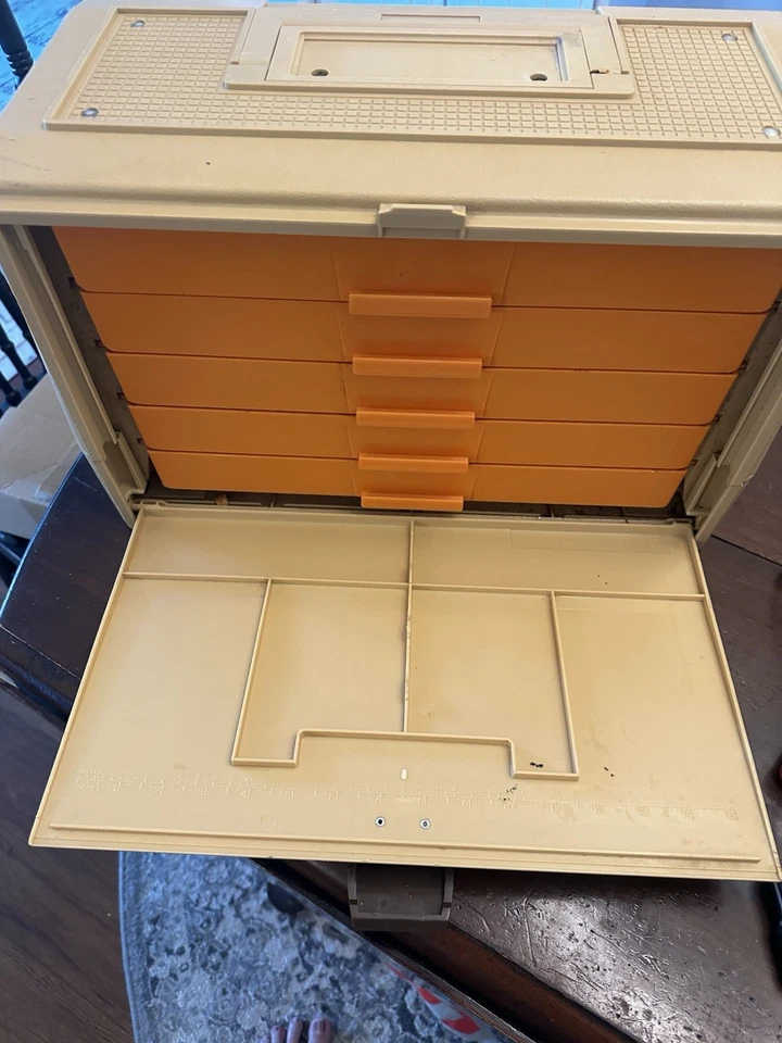 Bass Boss Vintage 7100 Old Pal Woodstream Fish Tackle Box falta bandeja inferior Foto 2 de 4